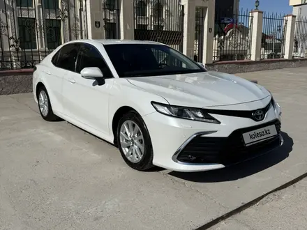 Toyota Camry 2023 года за 16 300 000 тг. в Шымкент – фото 2