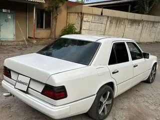 Mercedes-Benz E 230