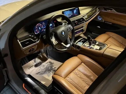 BMW 750 2016 года за 25 000 000 тг. в Алматы – фото 11