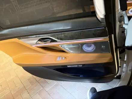 BMW 750 2016 года за 25 000 000 тг. в Алматы – фото 18