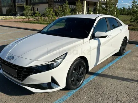 Hyundai Elantra 2023 года за 10 800 000 тг. в Астана – фото 2