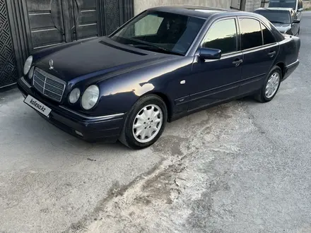 Mercedes-Benz E 230 1996 года за 1 900 000 тг. в Шымкент