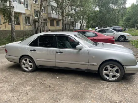 Mercedes-Benz E 280 1999 года за 4 500 000 тг. в Усть-Каменогорск – фото 2