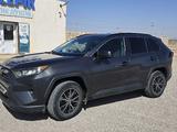 Toyota RAV4 2020 года за 8 500 000 тг. в Уральск – фото 3