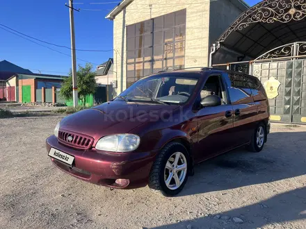 Kia Carnival 1999 года за 1 700 000 тг. в Алматы – фото 2