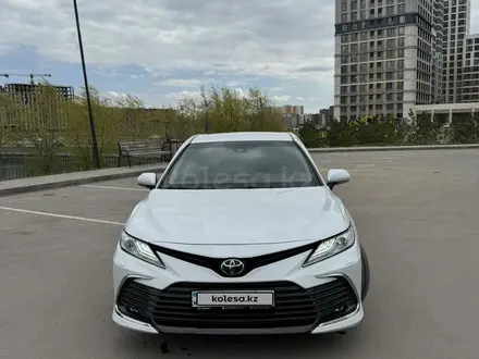 Toyota Camry 2021 года за 17 800 000 тг. в Астана – фото 3