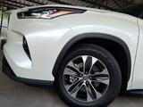 Toyota Highlander 2022 года за 26 900 000 тг. в Алматы – фото 2