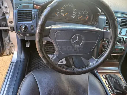 Mercedes-Benz E 230 1997 года за 3 400 000 тг. в Жанаозен – фото 5