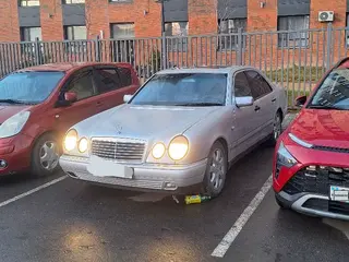 Mercedes-Benz E 230