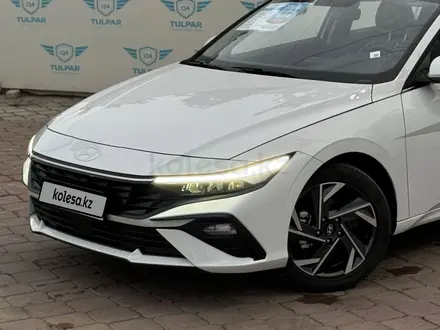 Hyundai Elantra 2023 года за 9 990 000 тг. в Алматы – фото 5