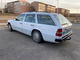 Mercedes-Benz E 250 1990 годаүшін2 597 000 тг. в Лисаковск – фото 2