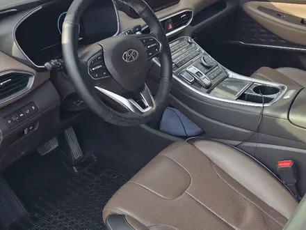 Hyundai Santa Fe 2022 года за 15 200 000 тг. в Караганда – фото 2
