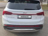Hyundai Santa Fe 2022 года за 15 200 000 тг. в Караганда – фото 3