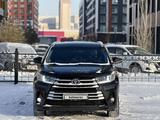 Toyota Highlander 2018 года за 16 500 000 тг. в Астана