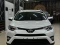 Toyota RAV4 2018 года за 14 070 000 тг. в Уральск – фото 2