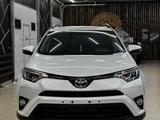 Toyota RAV4 2018 годаfor14 070 000 тг. в Уральск – фото 2