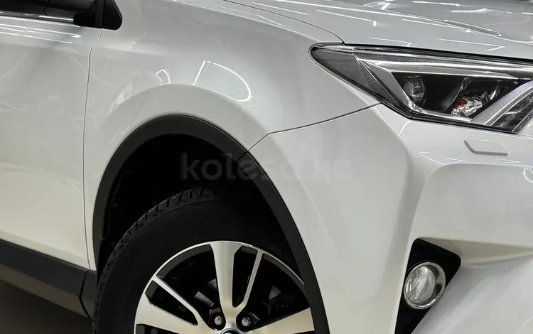Toyota RAV4 2018 года за 14 070 000 тг. в Уральск