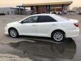 Toyota Camry 2015 года за 10 500 000 тг. в Атырау – фото 3