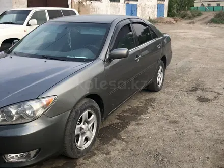 Toyota Camry 2005 года за 5 000 000 тг. в Астана – фото 2