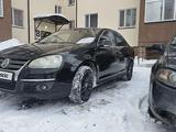 Volkswagen Jetta 2007 годаfor3 500 000 тг. в Астана – фото 2