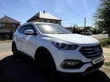 Hyundai Santa Fe 2018 годаүшін9 000 000 тг. в Уральск