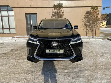 Lexus LX 570 2015 года за 35 000 000 тг. в Астана