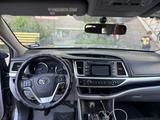 Toyota Highlander 2015 года за 11 000 000 тг. в Актау