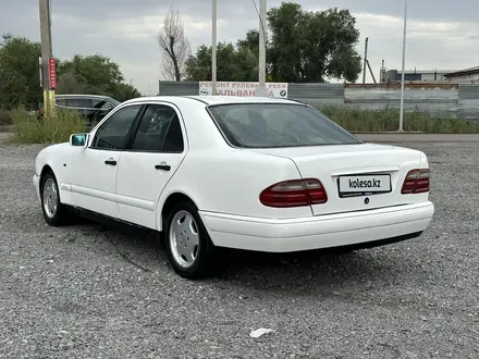 Mercedes-Benz E 280 1996 года за 1 990 000 тг. в Караганда – фото 4