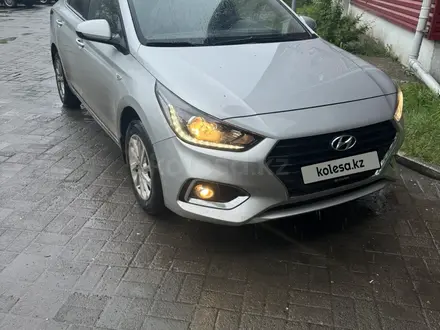 Hyundai Accent 2019 года за 6 500 000 тг. в Экибастуз – фото 2