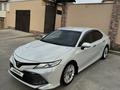 Toyota Camry 2018 года за 14 200 000 тг. в Шымкент – фото 2