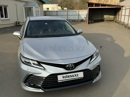 Toyota Camry 2023 года за 18 300 000 тг. в Усть-Каменогорск