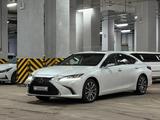 Lexus ES 250 2020 годаfor22 000 000 тг. в Актобе – фото 2