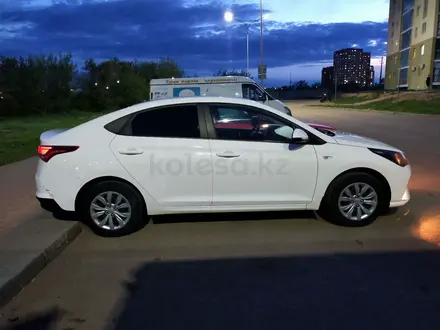 Hyundai Accent 2021 года за 7 500 000 тг. в Астана – фото 2