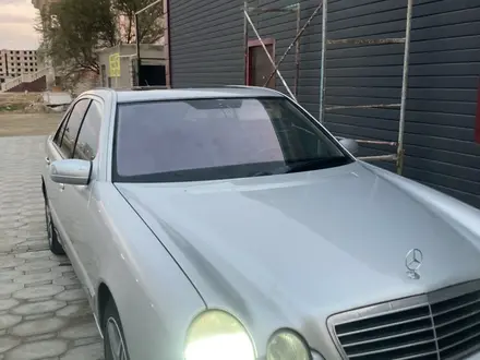 Mercedes-Benz E 500 2000 года за 5 000 000 тг. в Актау – фото 2