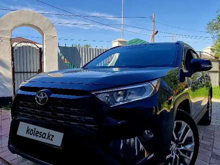 Toyota RAV4 2020 года за 15 500 000 тг. в Атырау – фото 5