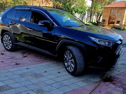 Toyota RAV4 2020 года за 15 500 000 тг. в Атырау – фото 6