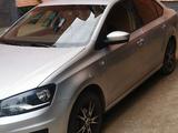 Volkswagen Polo 2015 года за 6 000 000 тг. в Актобе – фото 2