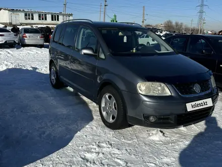 Volkswagen Touran 2004 года за 3 900 000 тг. в Алматы – фото 2