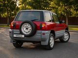 Toyota RAV4 1998 года за 3 000 000 тг. в Алматы – фото 2