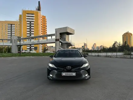 Toyota Camry 2019 года за 14 500 000 тг. в Астана – фото 2