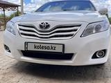 Toyota Camry 2013 года за 6 500 000 тг. в Актобе – фото 2
