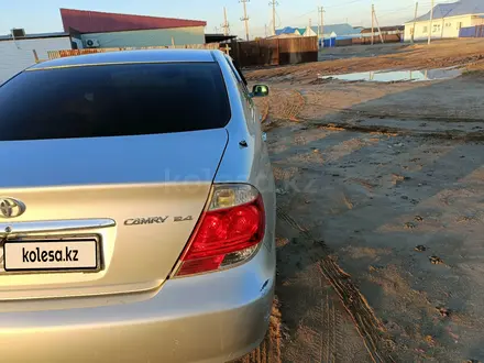 Toyota Camry 2004 года за 5 000 000 тг. в Атырау – фото 8