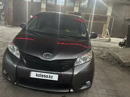 Toyota Sienna 2015 года за 11 000 000 тг. в Алматы