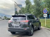 Toyota RAV4 2017 годаfor11 900 000 тг. в Алматы – фото 4
