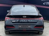 Hyundai Elantra 2022 года за 10 400 000 тг. в Актобе – фото 4