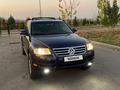 Volkswagen Touareg 2005 годаfor6 200 000 тг. в Алматы – фото 22