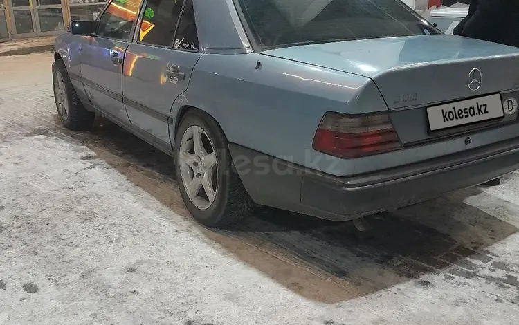 Mercedes-Benz E 200 1988 годаүшін1 500 000 тг. в Алтай