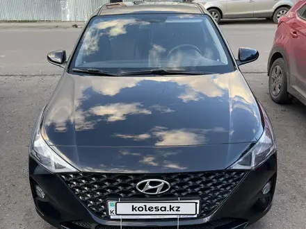 Hyundai Accent 2021 года за 8 400 000 тг. в Петропавловск – фото 3