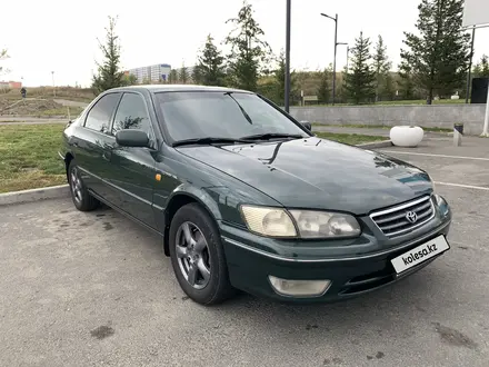 Toyota Camry 2000 года за 4 500 000 тг. в Усть-Каменогорск – фото 3