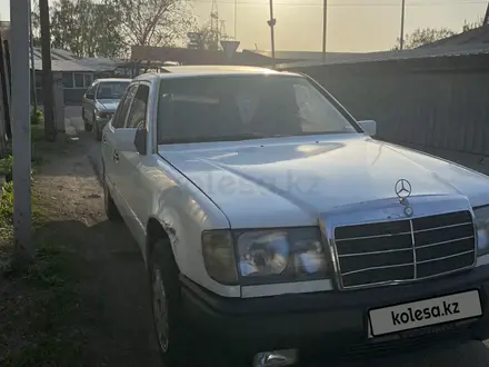 Mercedes-Benz E 230 1991 года за 1 700 000 тг. в Алматы – фото 17